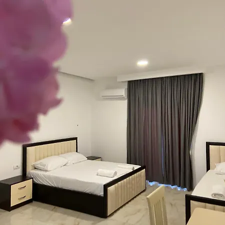 Agim Caca & Studio Pensión Ksamil