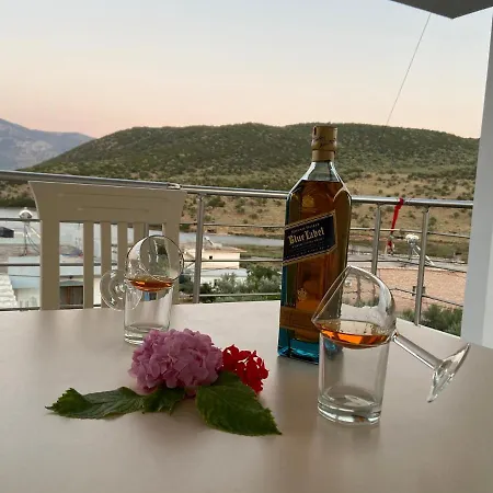 بيت ضيافة Agim Caca & Studio *