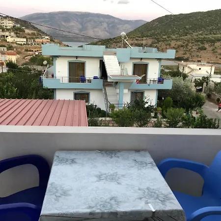 Agim Caca & Studio بيت ضيافة *