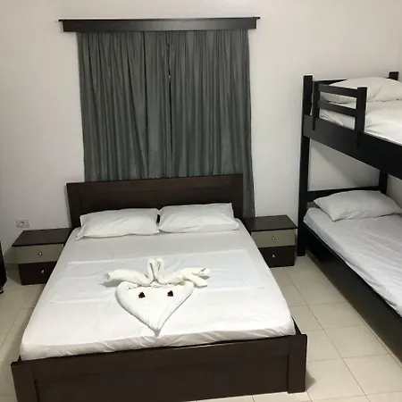 بيت ضيافة Agim Caca & Studio *
